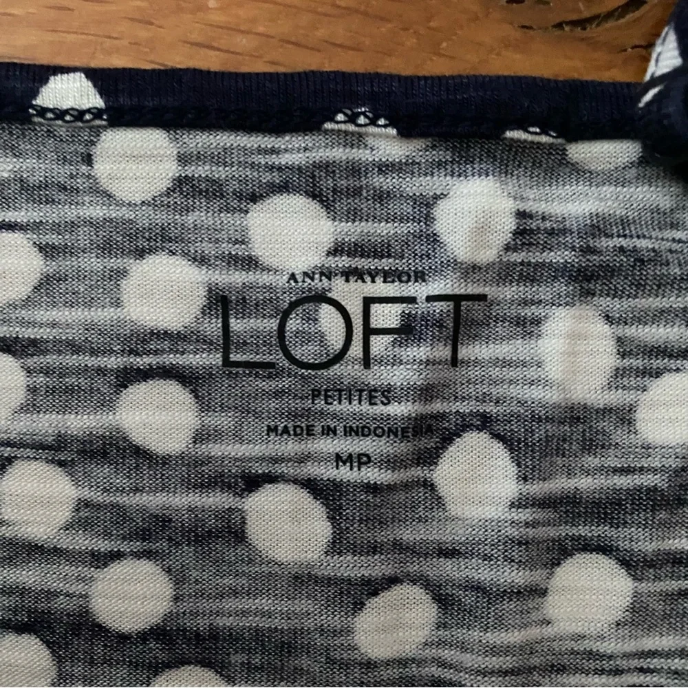 Loft Top Size Medium Petite - Picture 3 of 3